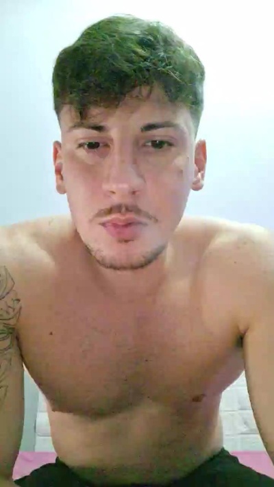 Friend999 live cam on Cam4