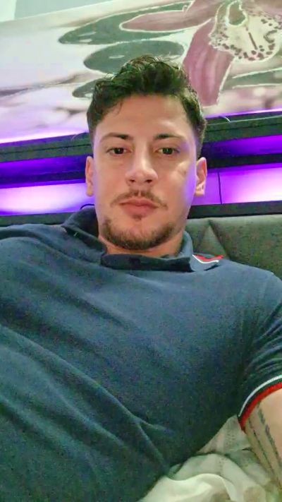 Friend999 live cam on Cam4