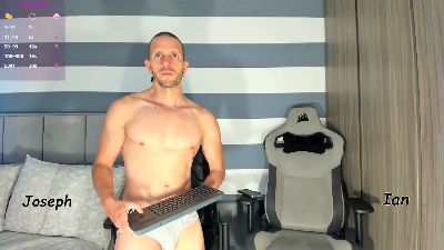 FriendsinSins live cam on Cam4