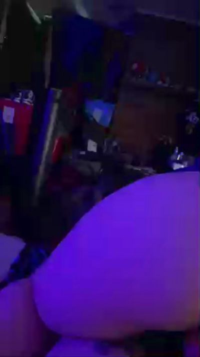 Fucks4fetishfun live cam on Cam4