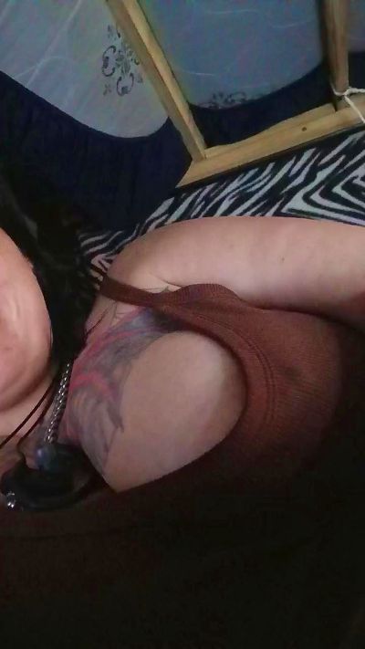 Fuqmeovrplz live cam on Cam4
