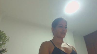 GOLDENBOOTY live cam on Cam4