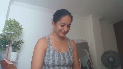 GOLDENBOOTY live cam on Cam4