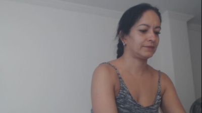 GOLDENBOOTY live cam on Cam4