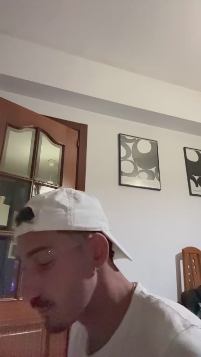GabrielRF live cam on Cam4