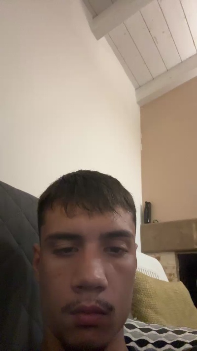 Gabrieleoop live cam on Cam4