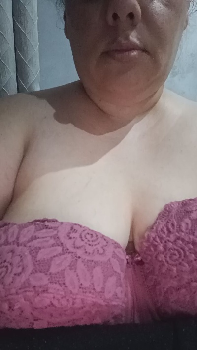 Gabriella24 live cam on Cam4