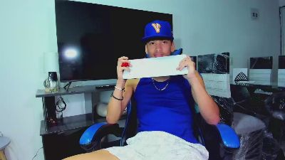 Gael_Jones live cam on Cam4