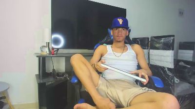Gael_Jones live cam on Cam4