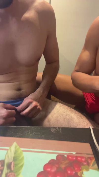 Garotosafado8 live cam on Cam4