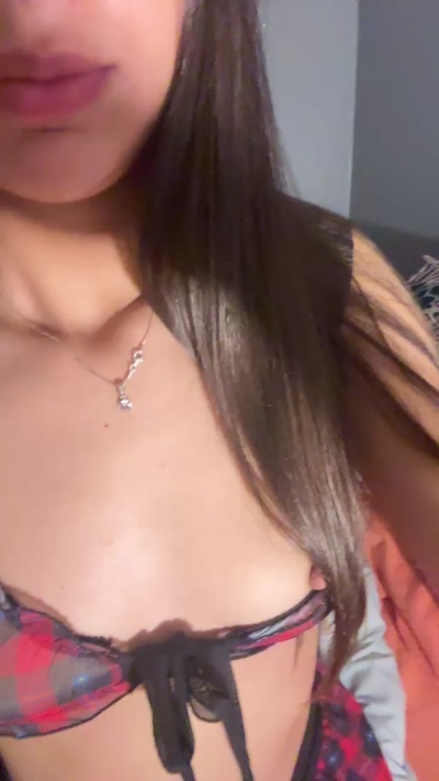 Gatita1909 live cam on Cam4