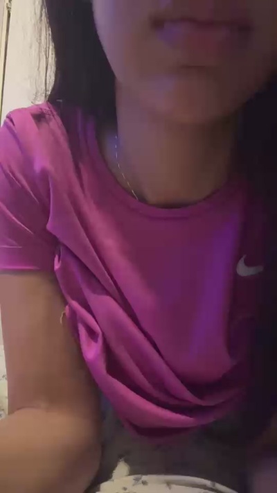 Gatita1909 live cam on Cam4