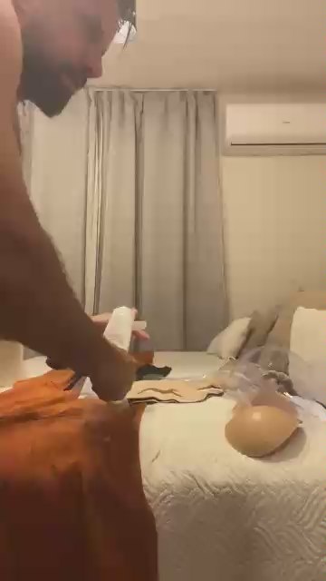 Gato_com_T live cam on Cam4