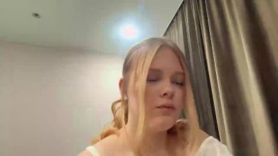 GennieCassano live cam on Cam4