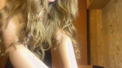 GennieSolinger live cam on Cam4