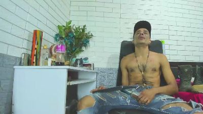 GeorgeBigDick live cam on Cam4