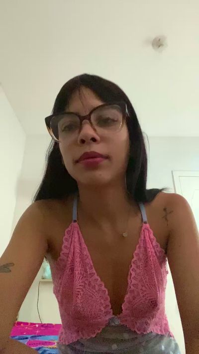 Geysinha20 live cam on Cam4
