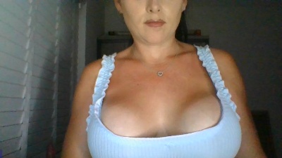 GiaHoneyx live cam on Cam4