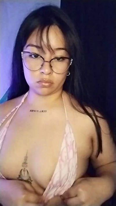 Giaa88 live cam on Cam4