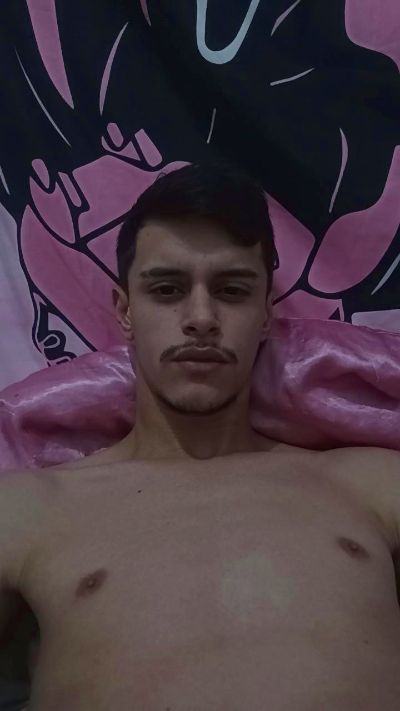 GiganteOMenino live cam on Cam4