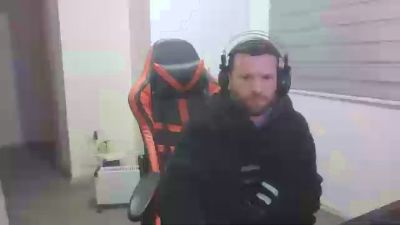 Giingz22 live cam on Cam4