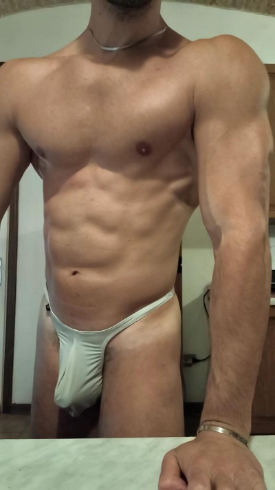Gil_Hot_ live cam on Cam4