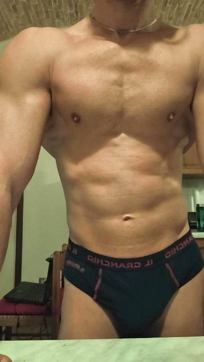 Gil_Hot_ live cam on Cam4