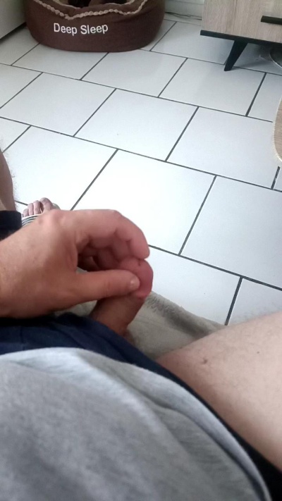Gino2811 live cam on Cam4