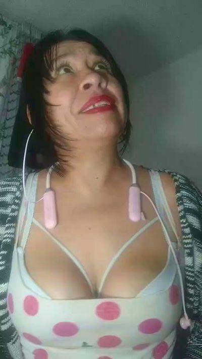 Gio48hot live cam on Cam4
