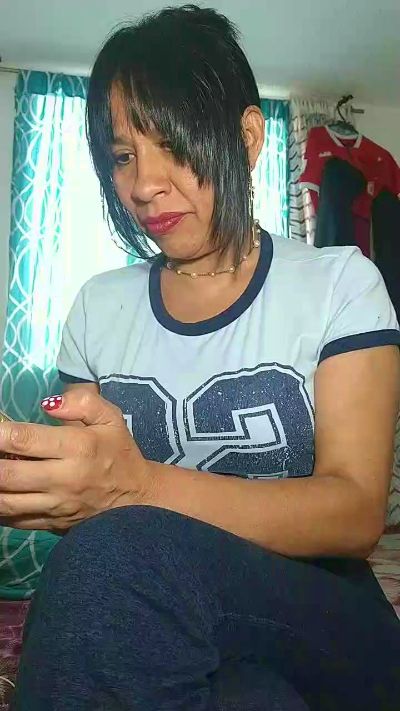 Gio48hot live cam on Cam4