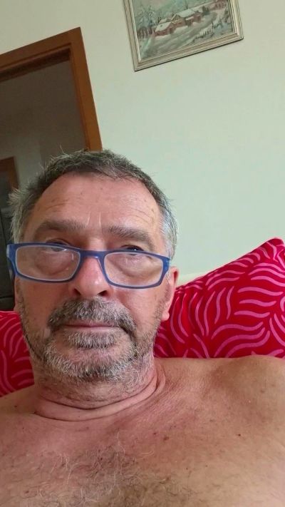 Gip_01 live cam on Cam4