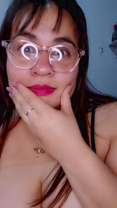 Giulicurvy live cam on Cam4