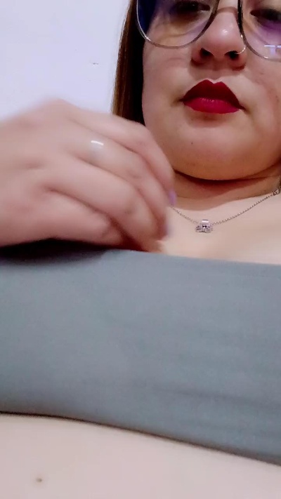 Giulicurvy live cam on Cam4