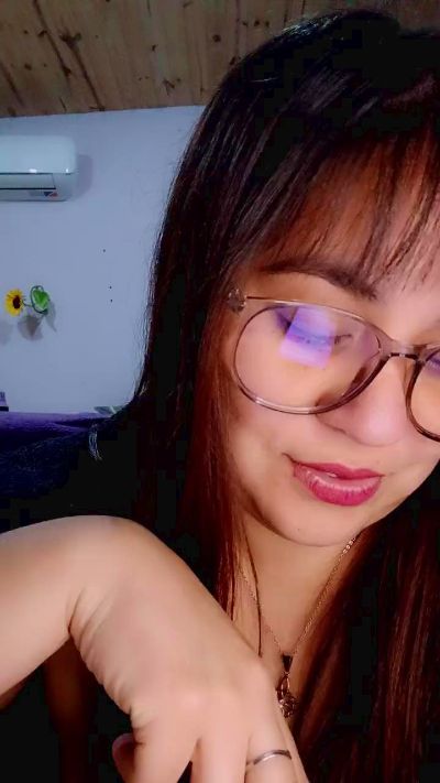Giulicurvy live cam on Cam4