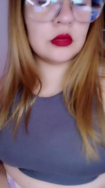 Giulicurvy live cam on Cam4