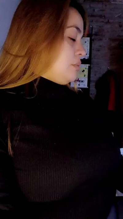 Giulicurvy live cam on Cam4