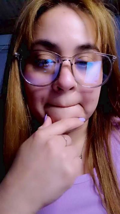 Giulicurvy live cam on Cam4