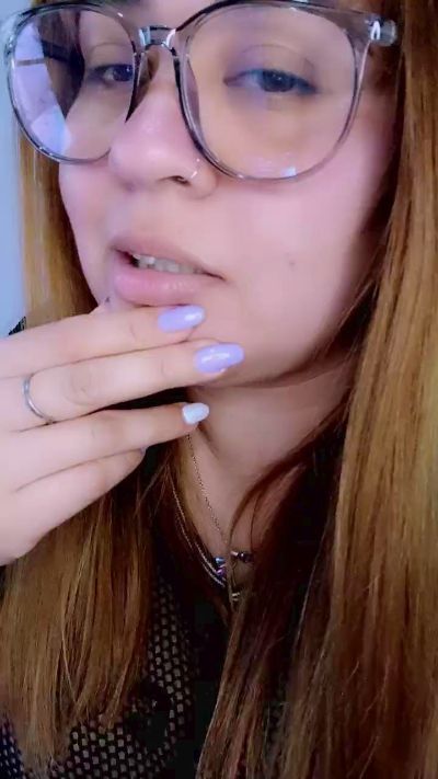 Giulicurvy live cam on Cam4
