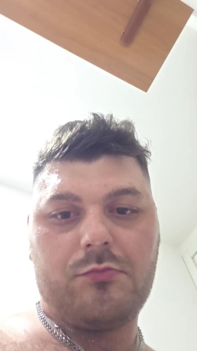 Giuse98 live cam on Cam4