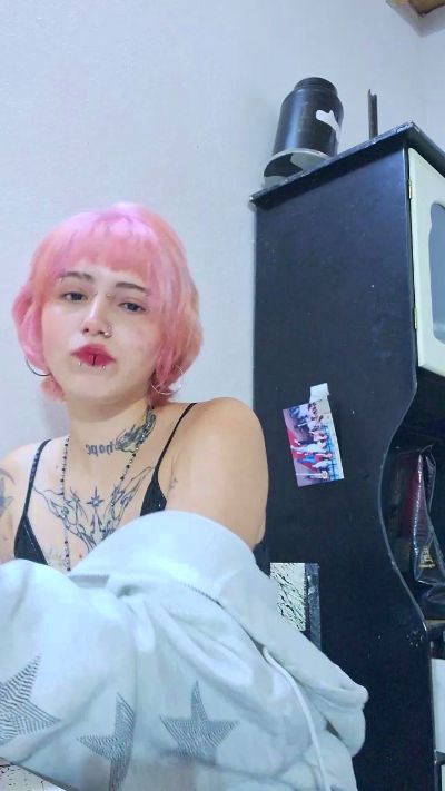 Gl0w live cam on Cam4