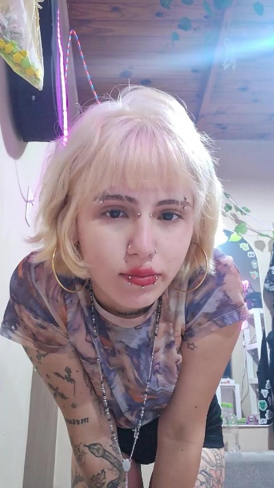Gl0w live cam on Cam4