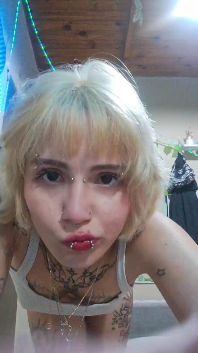 Gl0w live cam on Cam4