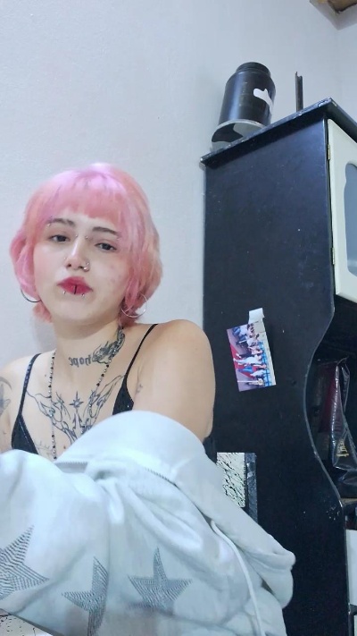 Gl0w live cam on Cam4