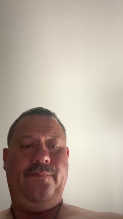 Gmoney69 live cam on Cam4