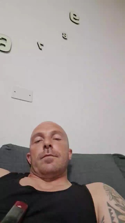 Gnaro90 live cam on Cam4
