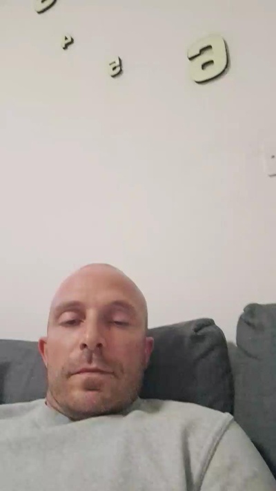 Gnaro90 live cam on Cam4