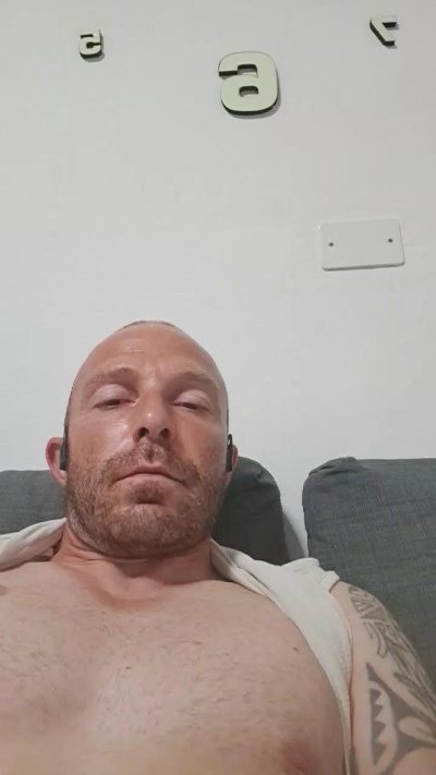 Gnaro90 live cam on Cam4