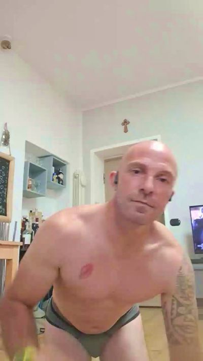 Gnaro90 live cam on Cam4