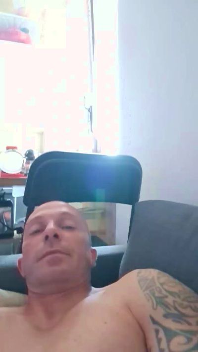 Gnaro90 live cam on Cam4