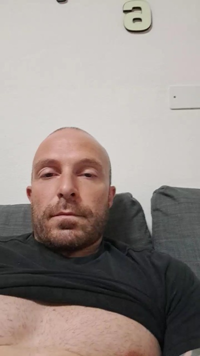 Gnaro90 live cam on Cam4